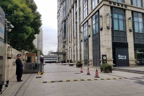 14号线上海体育馆汇智大厦精装送家具logo墙带会议室